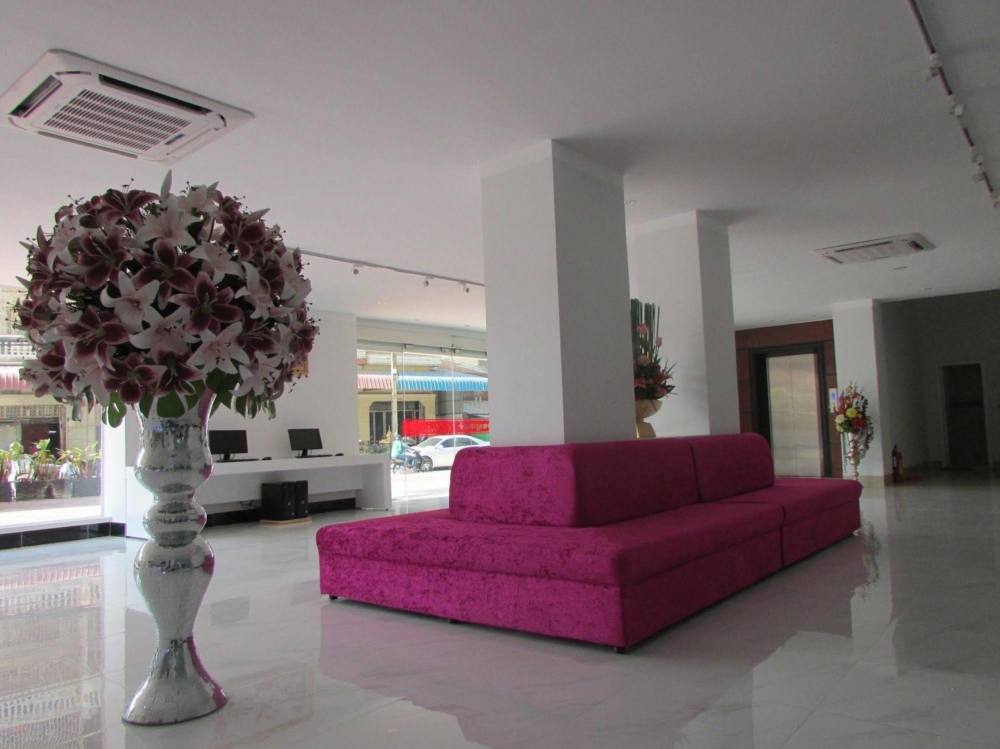Sen Han Hotel Phnom Penh Exterior foto