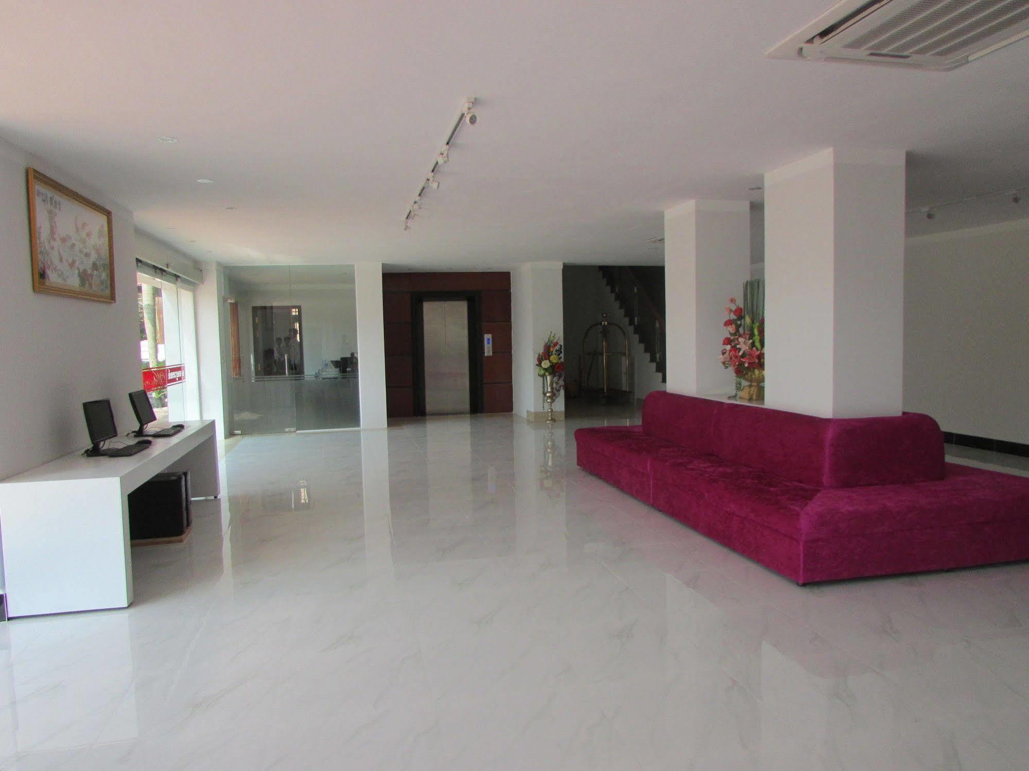 Sen Han Hotel Phnom Penh Exterior foto