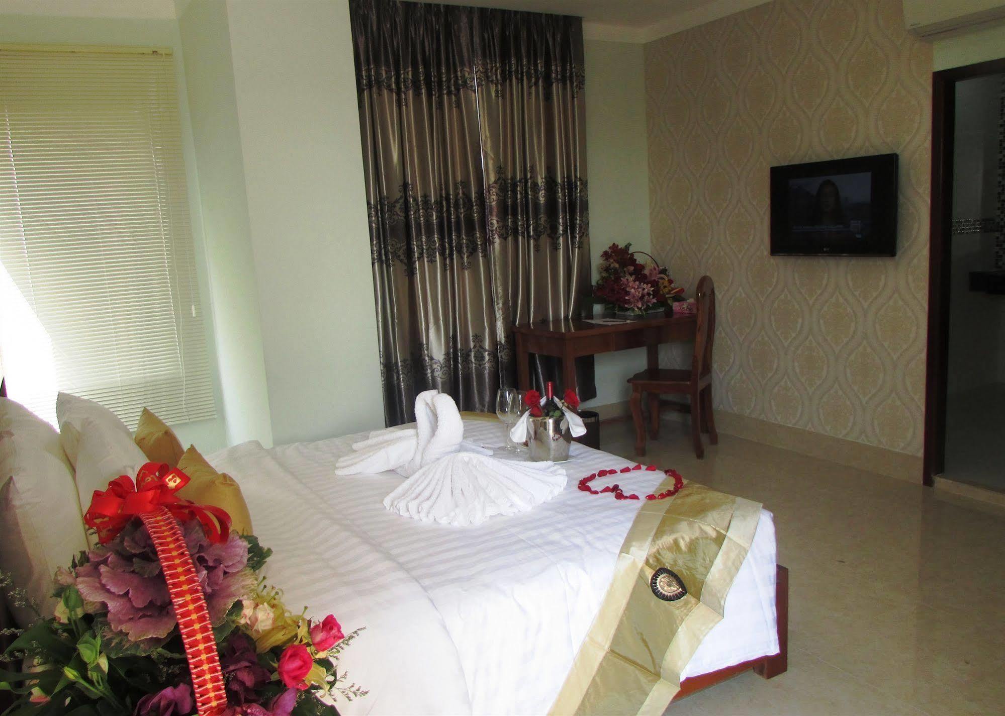 Sen Han Hotel Phnom Penh Exterior foto