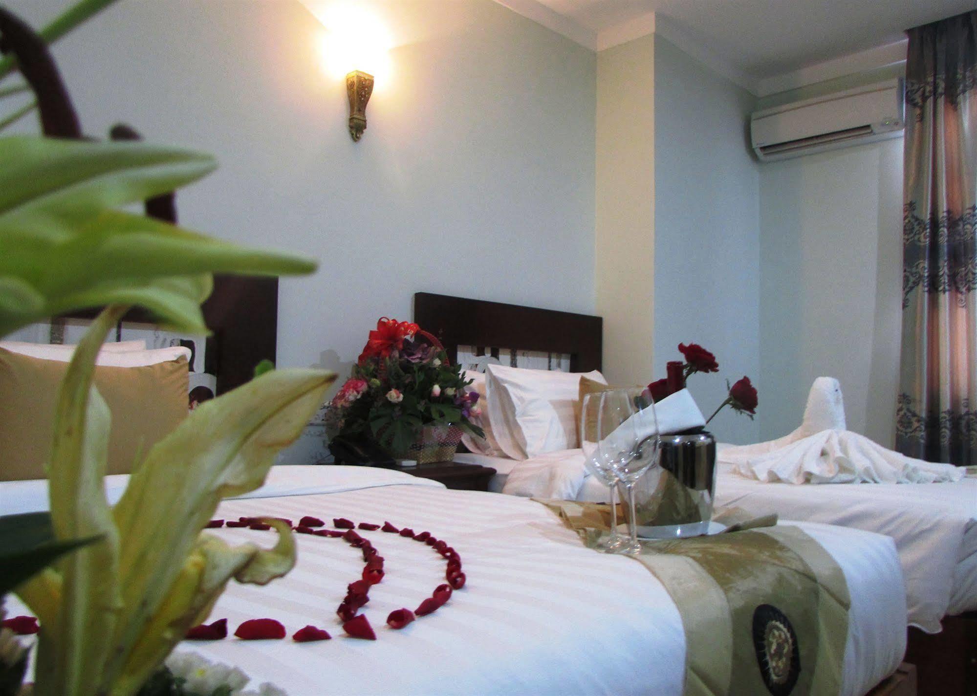 Sen Han Hotel Phnom Penh Exterior foto
