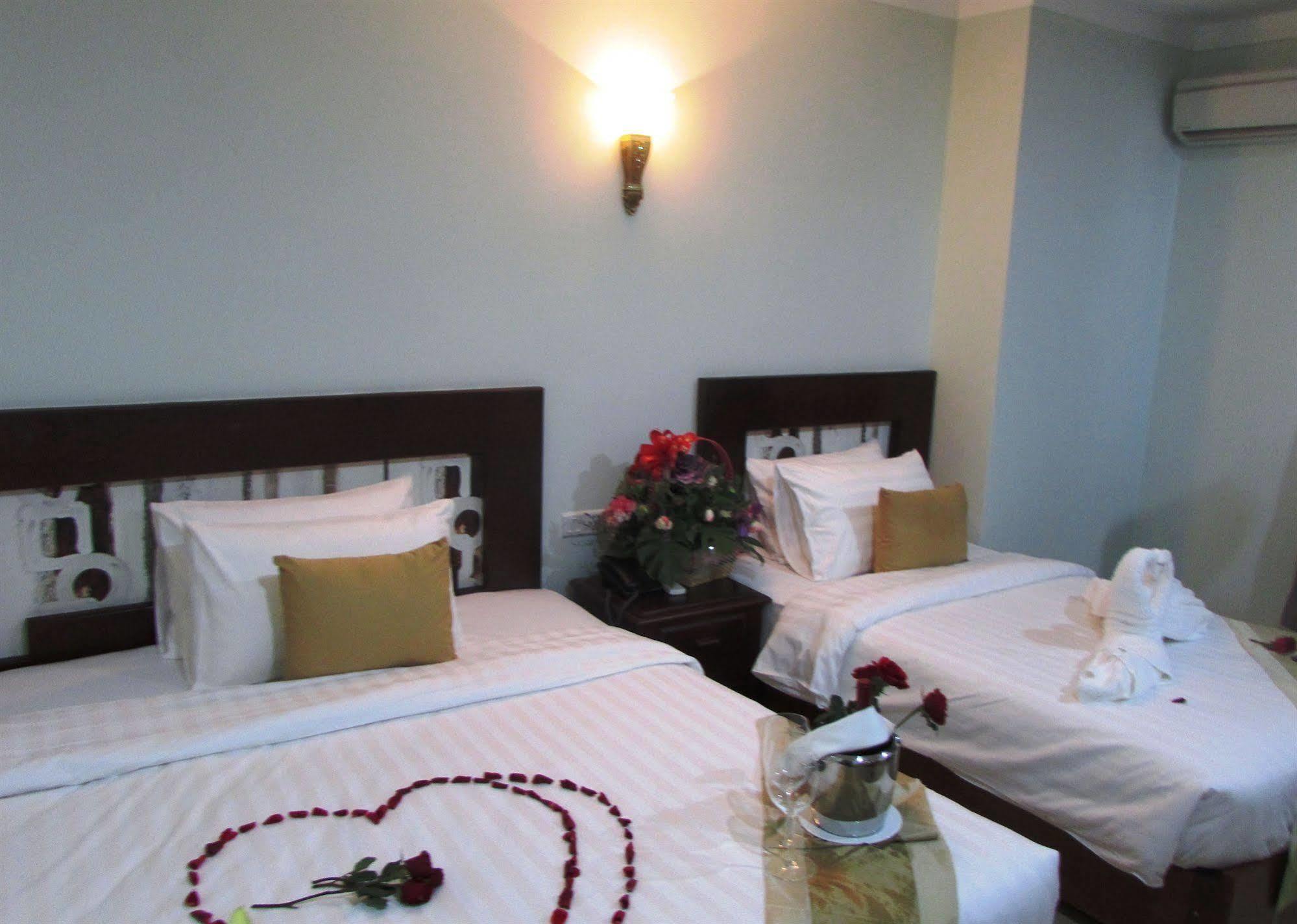 Sen Han Hotel Phnom Penh Exterior foto