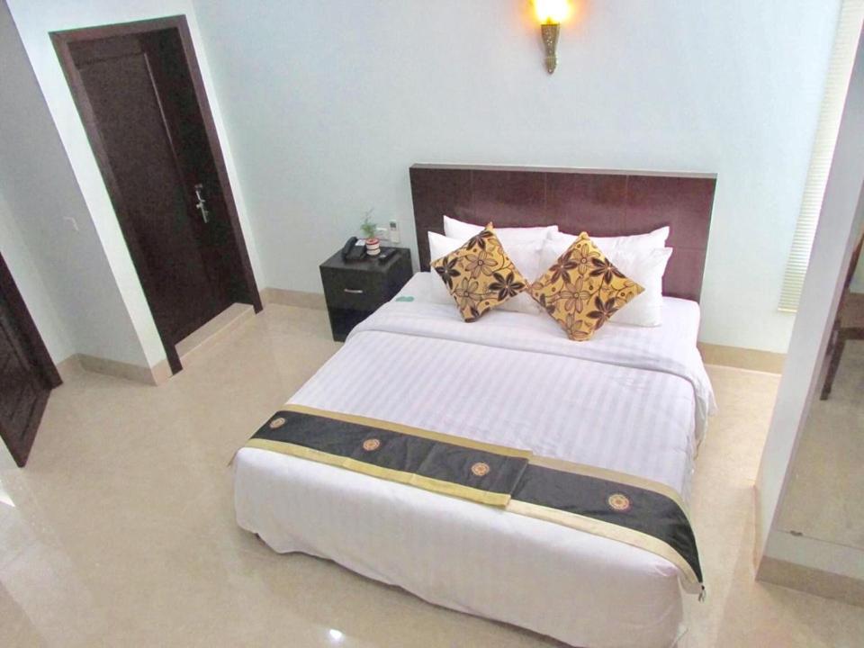 Sen Han Hotel Phnom Penh Exterior foto