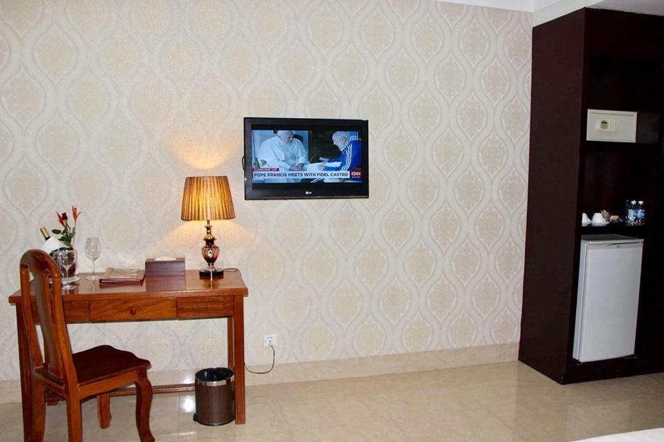 Sen Han Hotel Phnom Penh Exterior foto